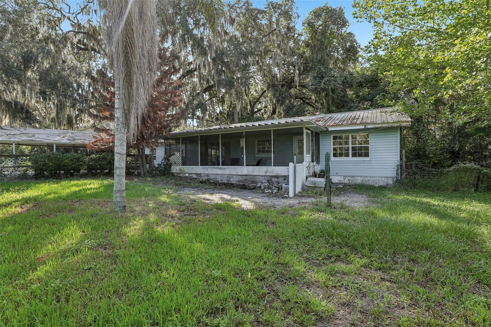 2315 Edgewater Ave Property Photo 2