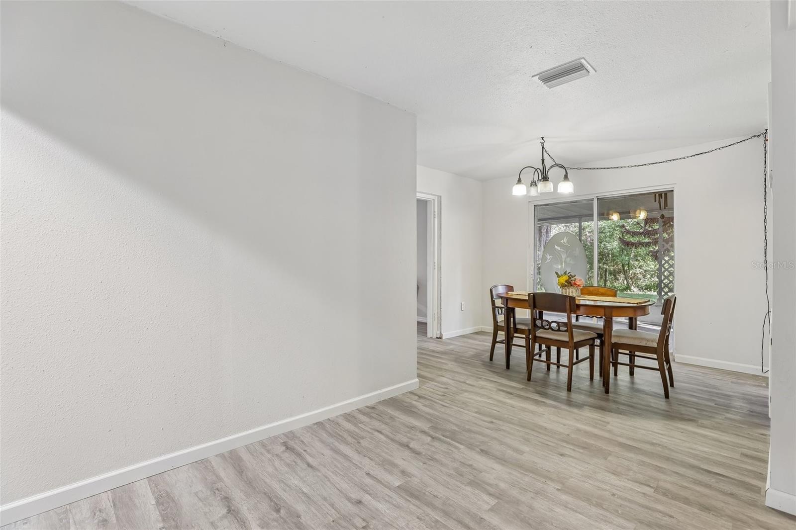 2315 Edgewater Ave Property Photo 8