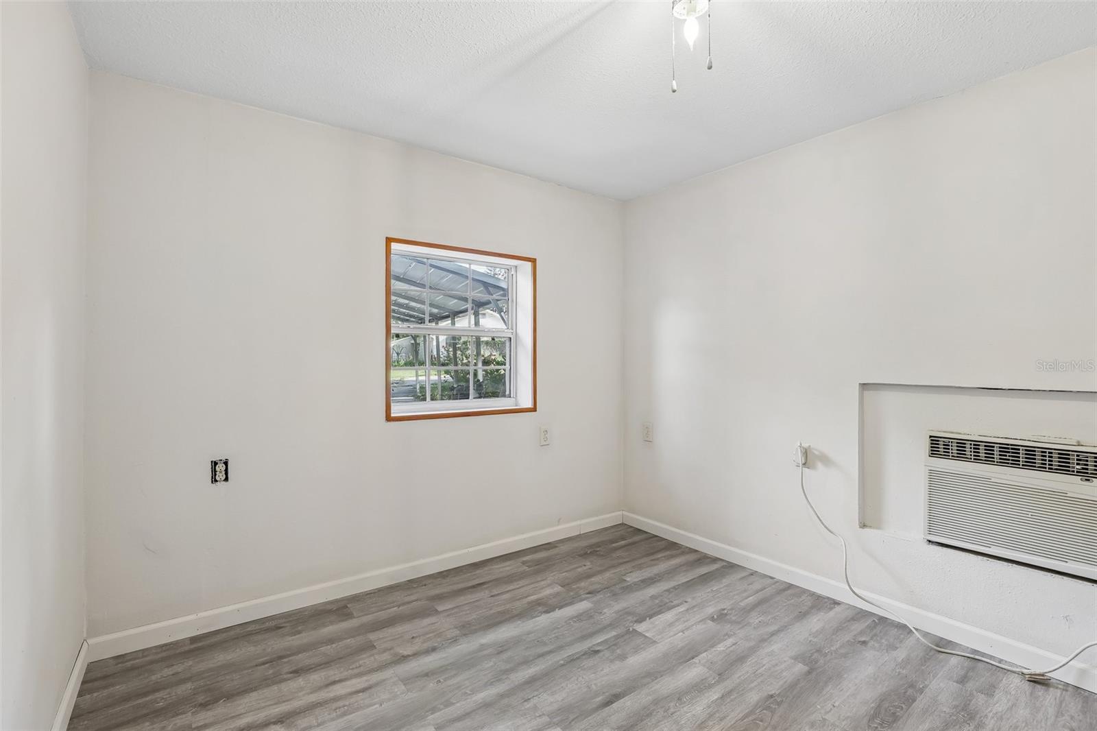 2315 Edgewater Ave Property Photo 14
