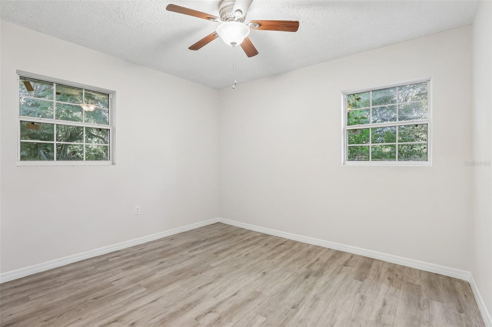 2315 Edgewater Ave Property Photo 25