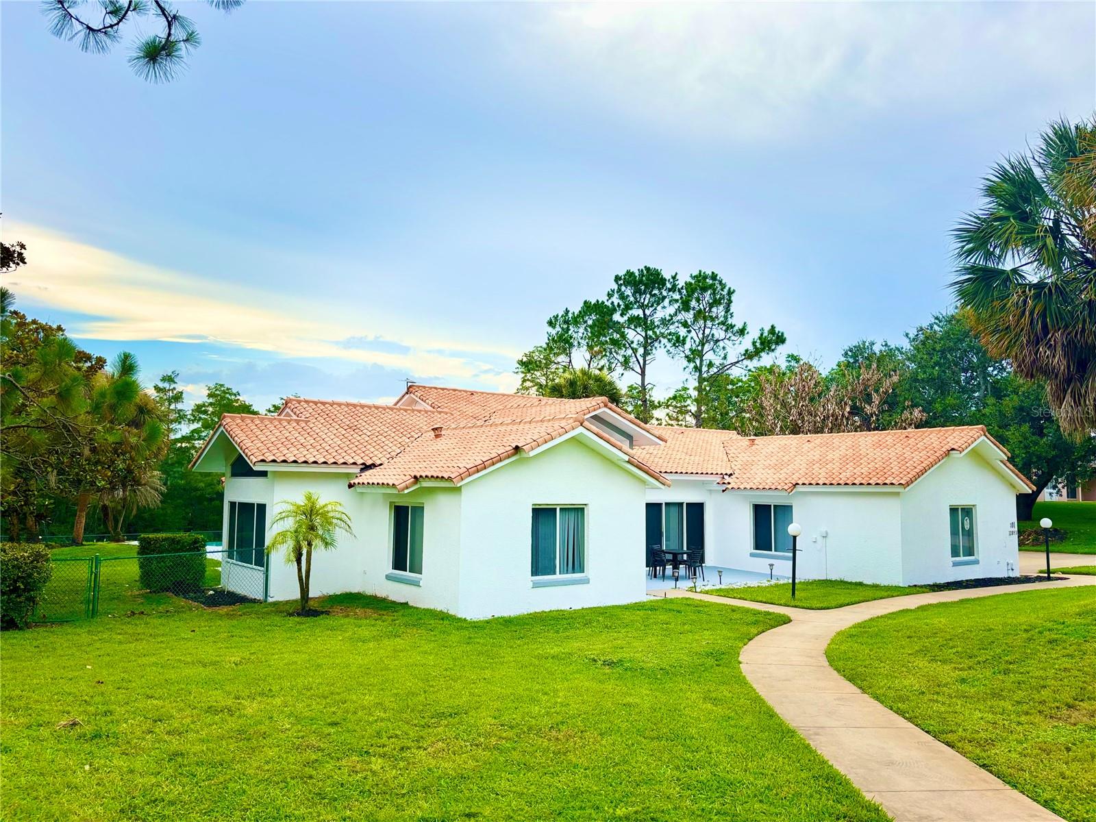 12853 Bellerive Dr Property Photo 2
