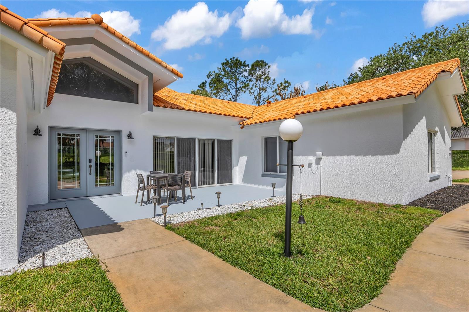 12853 Bellerive Dr Property Photo 3