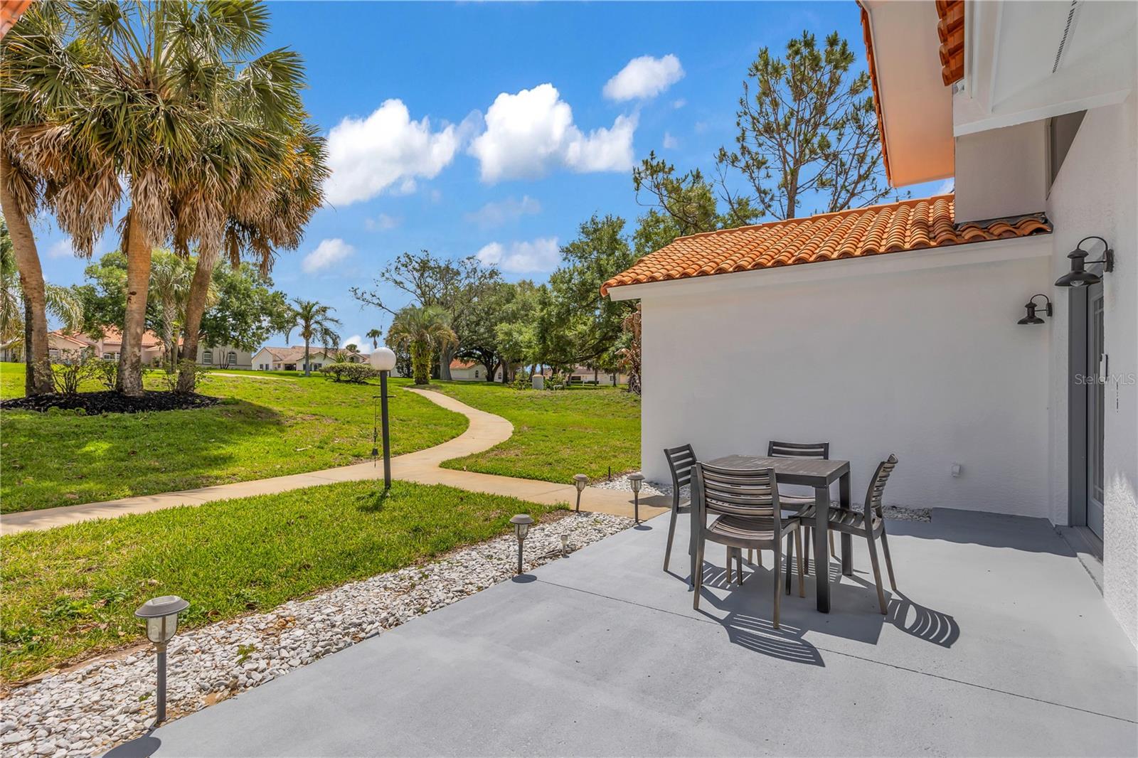 12853 Bellerive Dr Property Photo 4