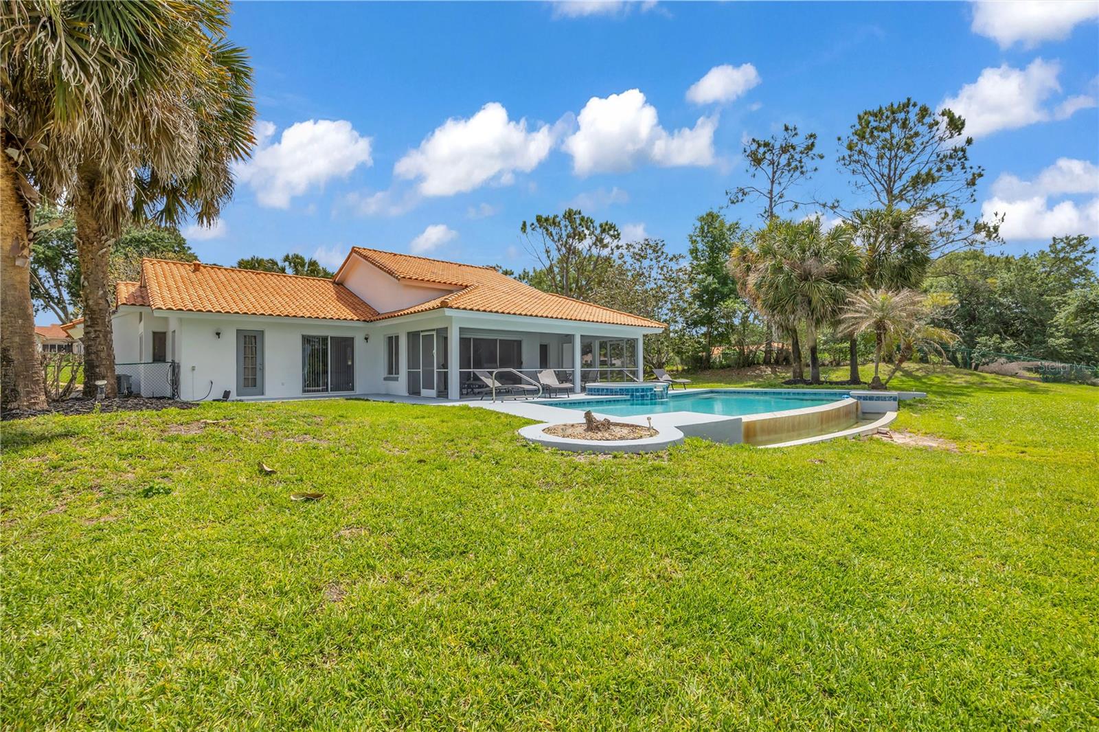 12853 Bellerive Dr Property Photo 10