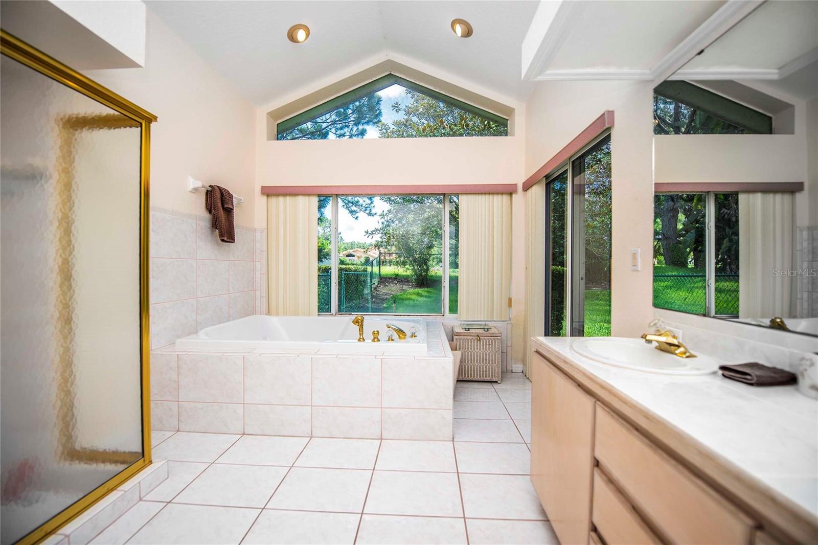 12853 Bellerive Dr Property Photo 35