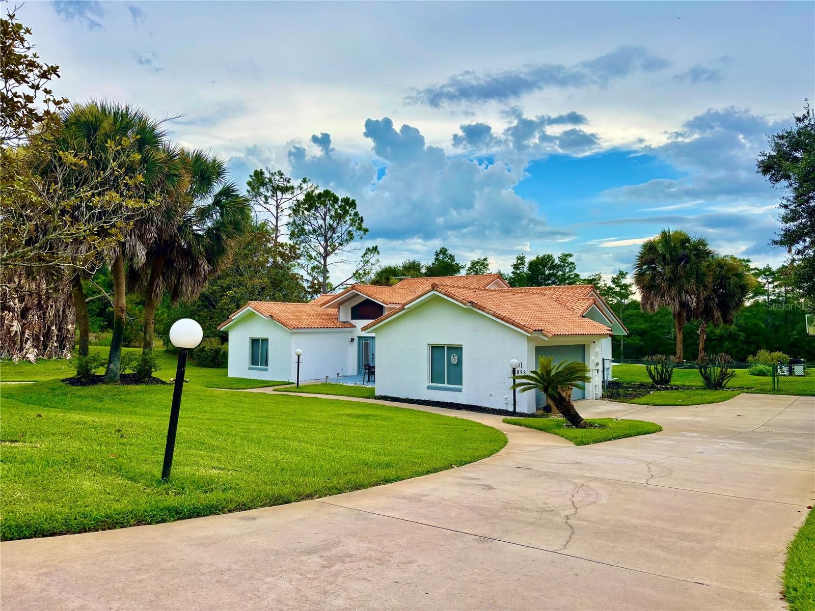 12853 Bellerive Dr Property Photo 45