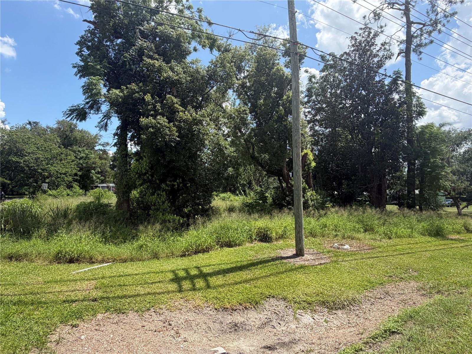 14435 Oak St Property Photo 6