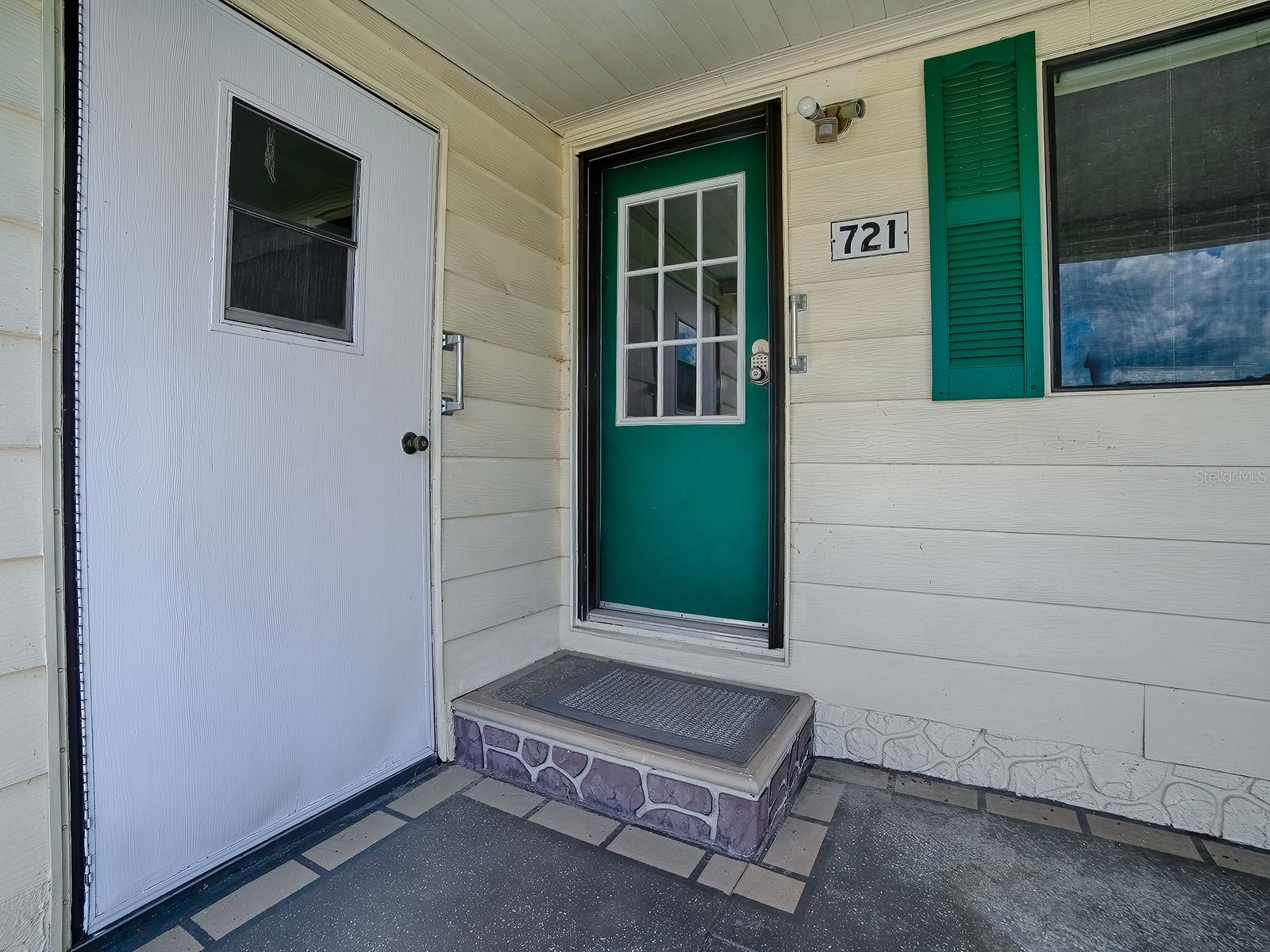 721 Sharon Dr Property Photo 4
