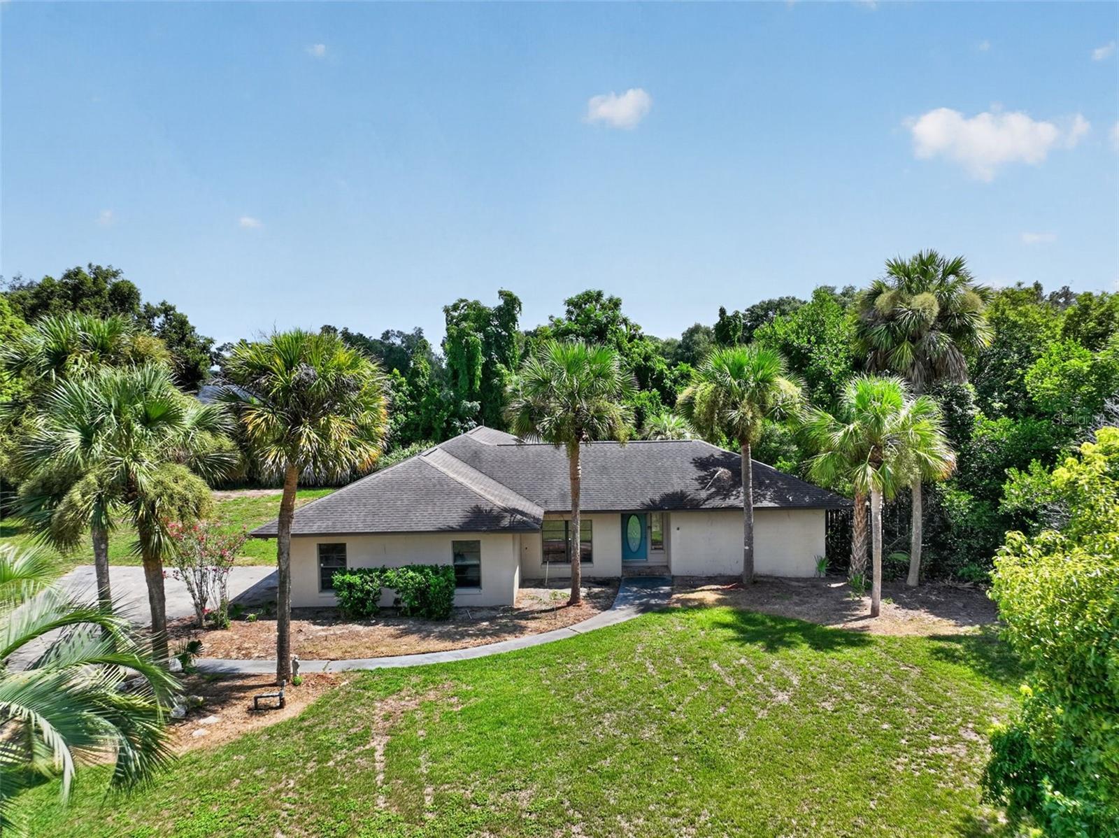 2085 Sussex Dr Property Photo 3