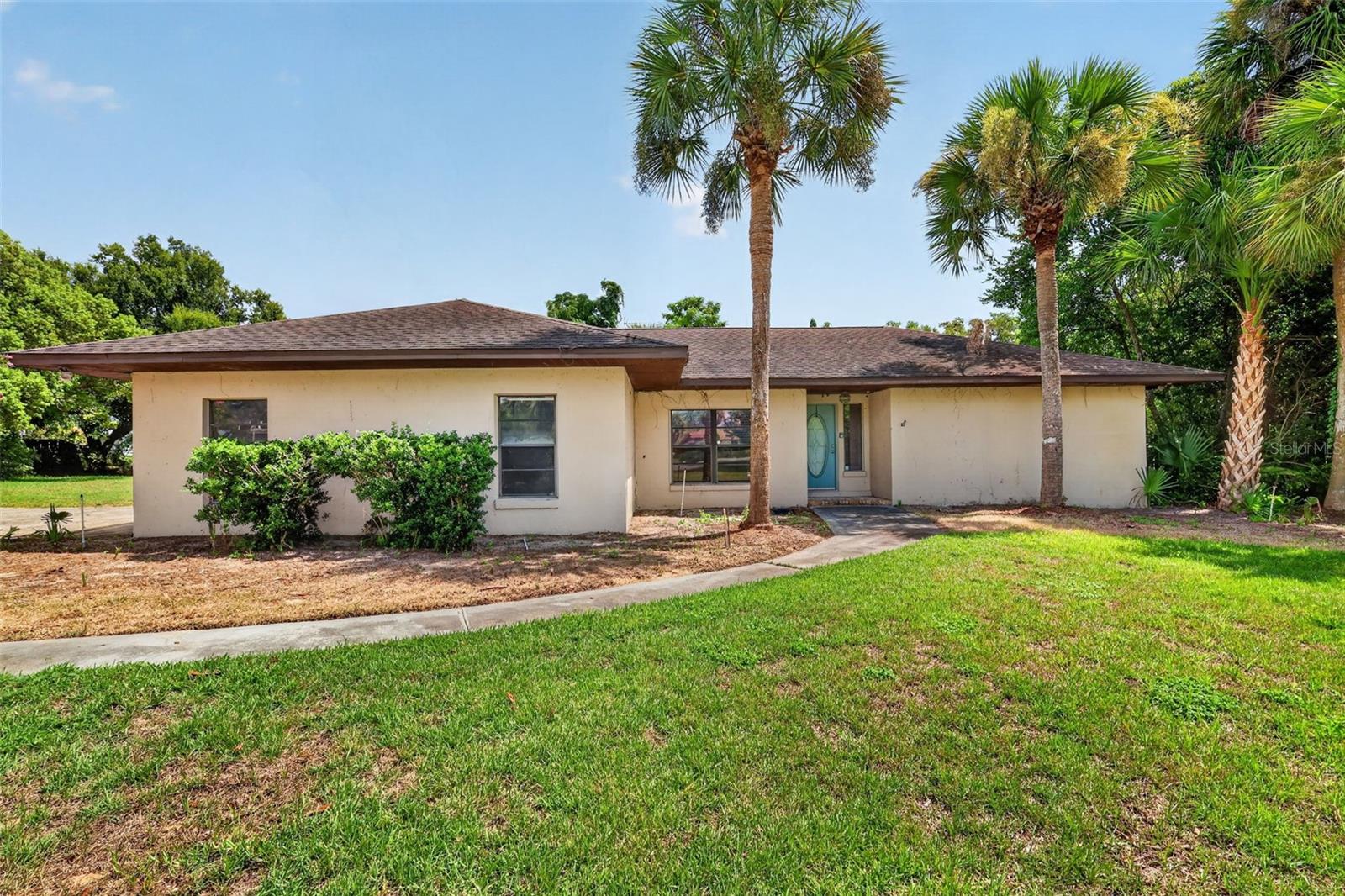 2085 Sussex Dr Property Photo 4