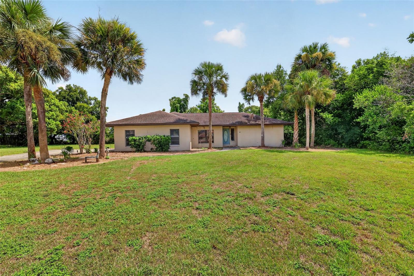 2085 Sussex Dr Property Photo 5