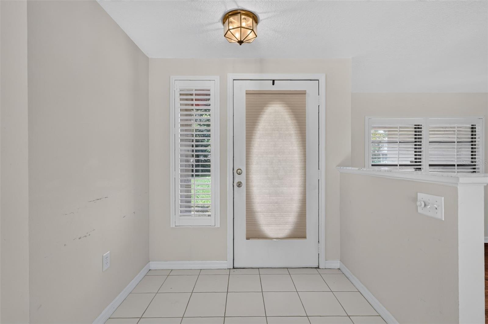 2085 Sussex Dr Property Photo 8