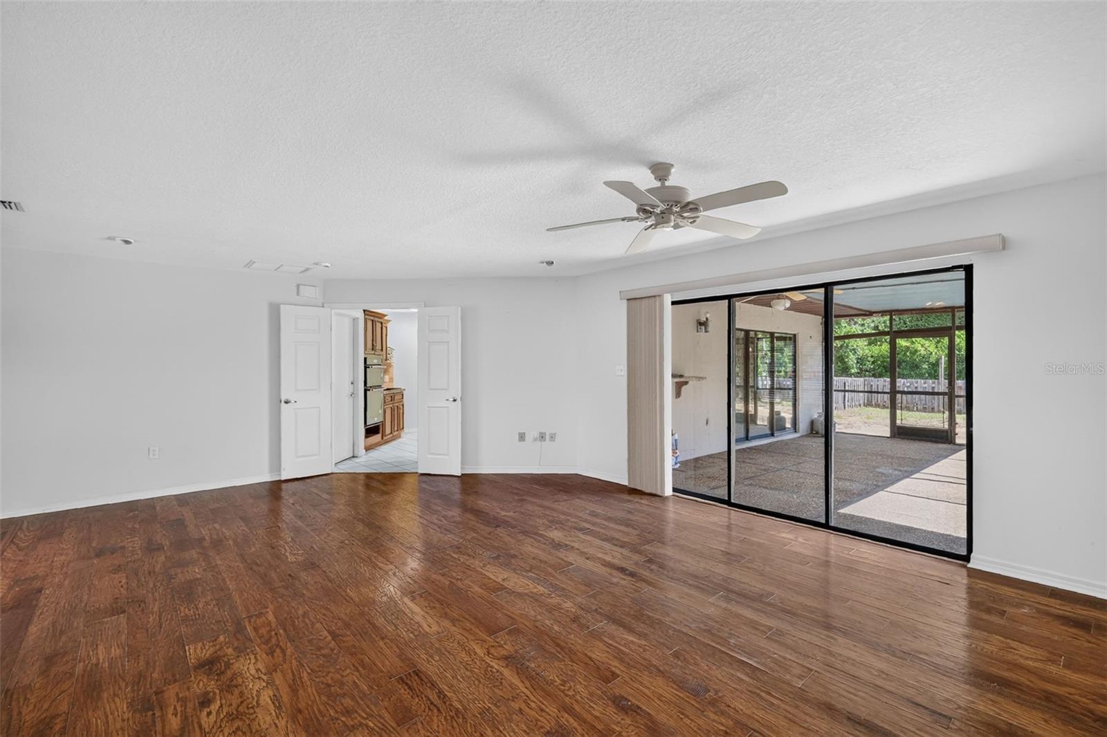 2085 Sussex Dr Property Photo 9