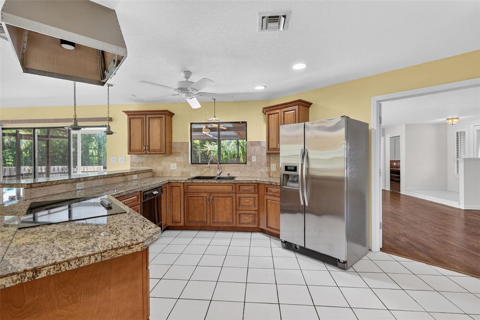 2085 Sussex Dr Property Photo 16
