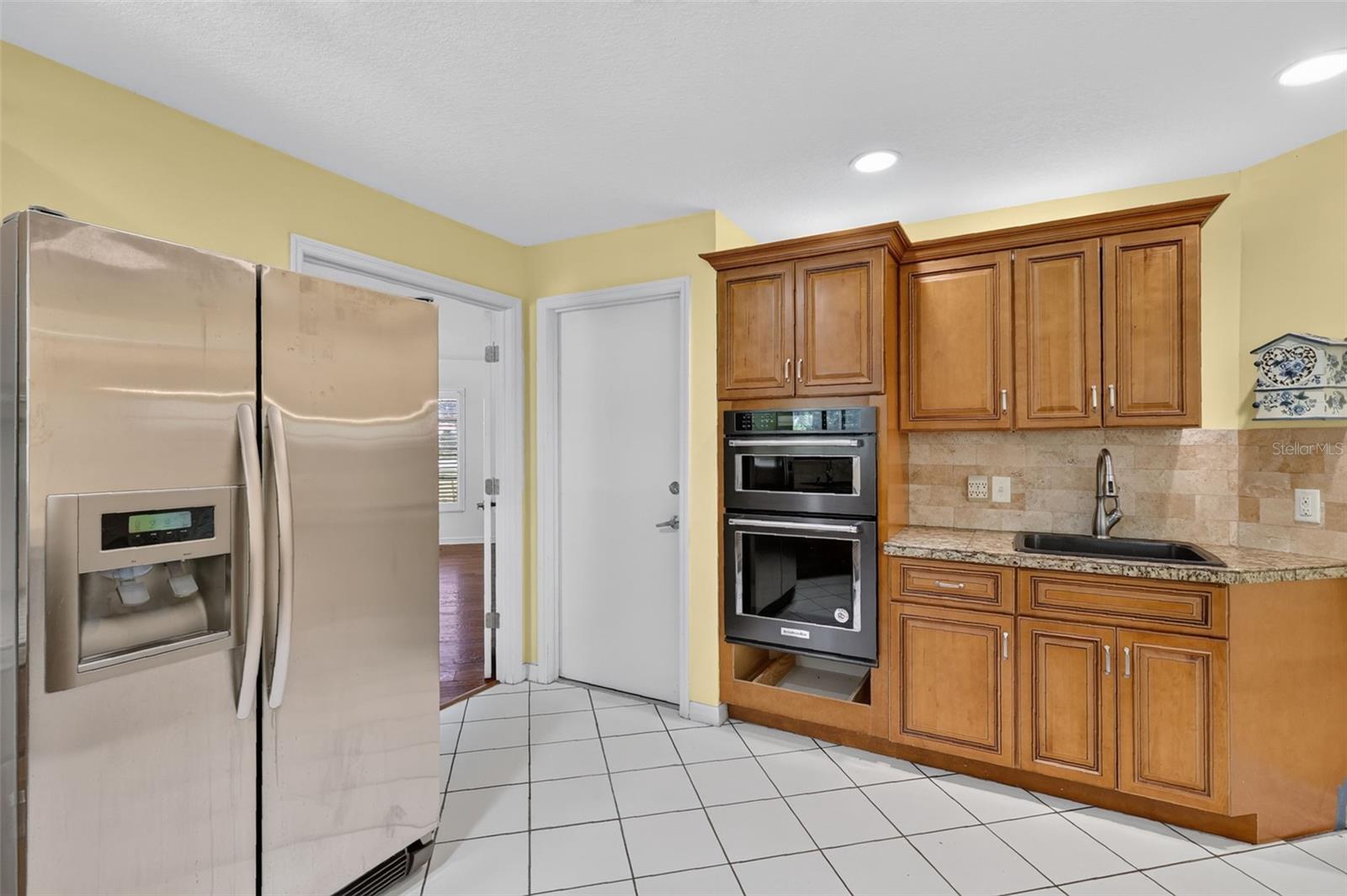2085 Sussex Dr Property Photo 17