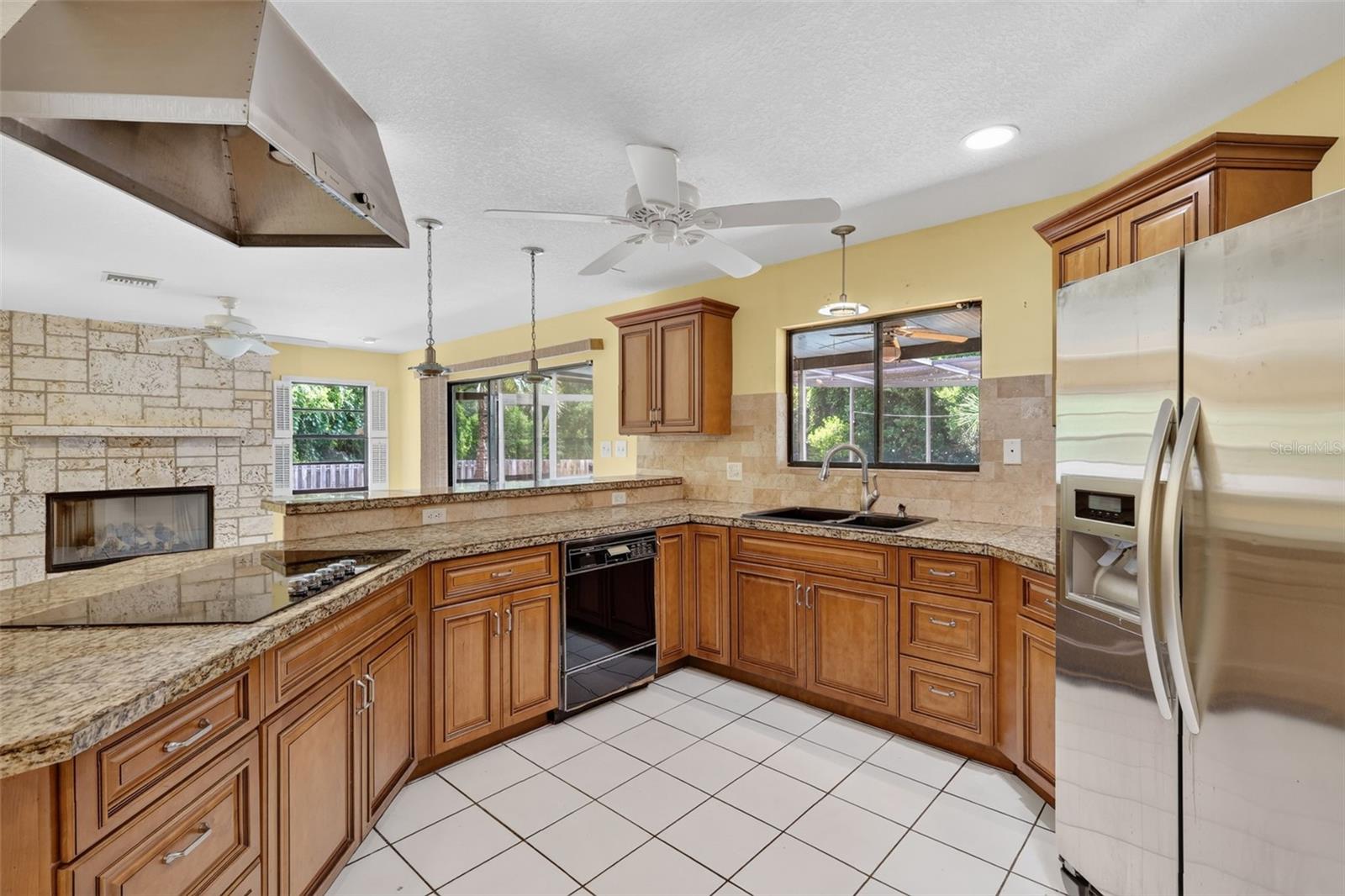 2085 Sussex Dr Property Photo 19