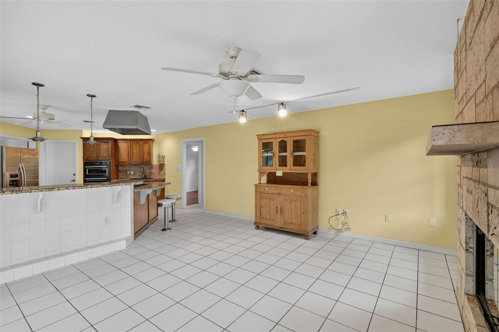 2085 Sussex Dr Property Photo 22