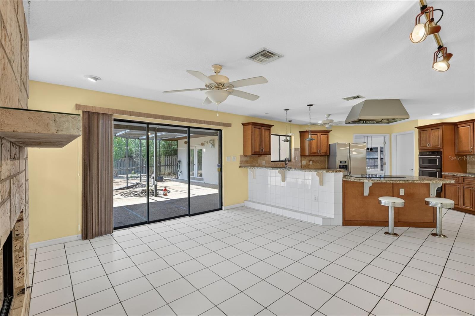 2085 Sussex Dr Property Photo 23