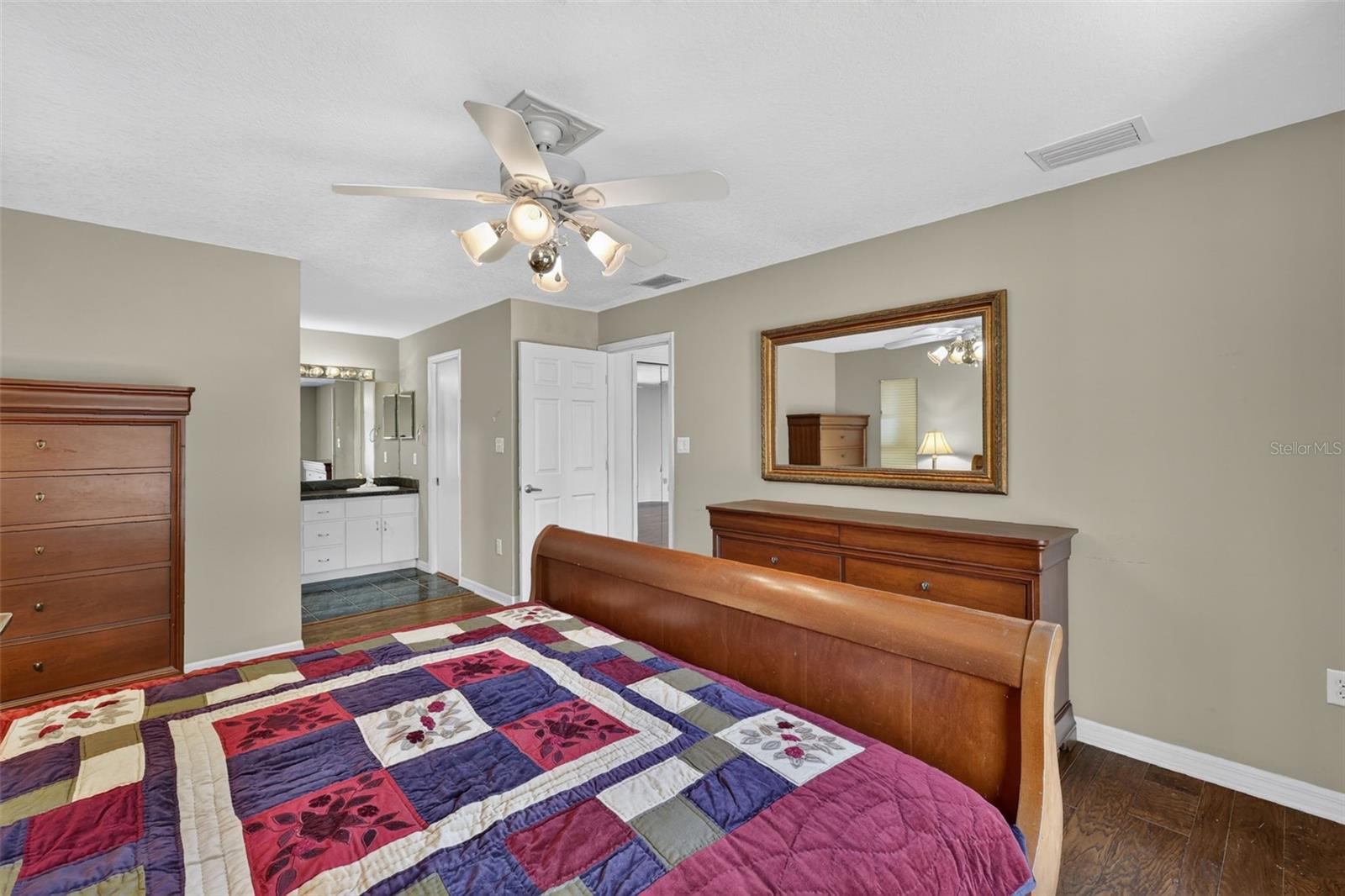2085 Sussex Dr Property Photo 25