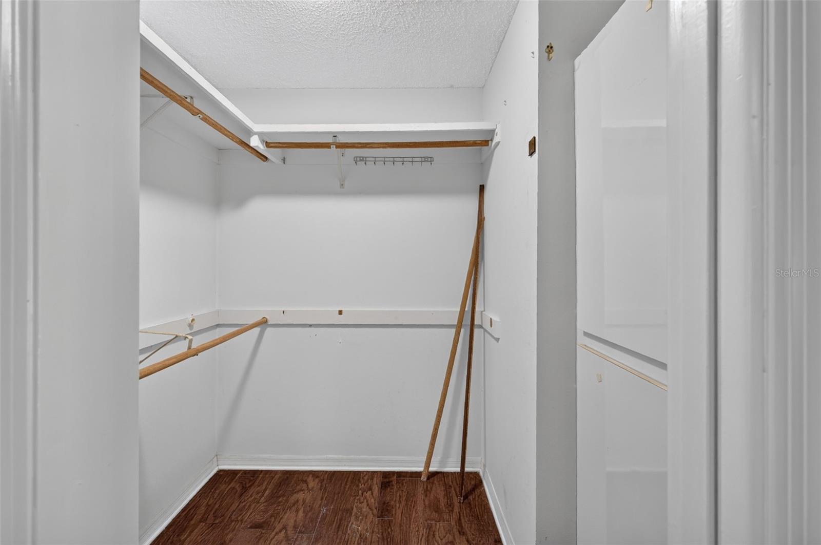 2085 Sussex Dr Property Photo 28