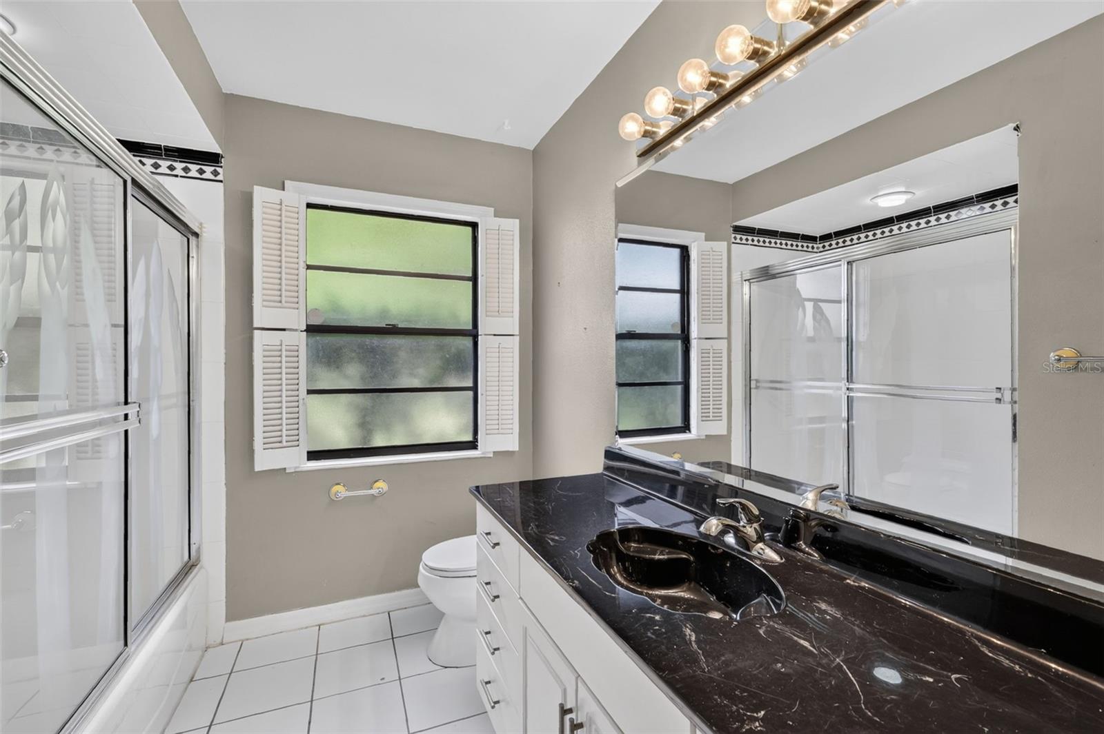2085 Sussex Dr Property Photo 31