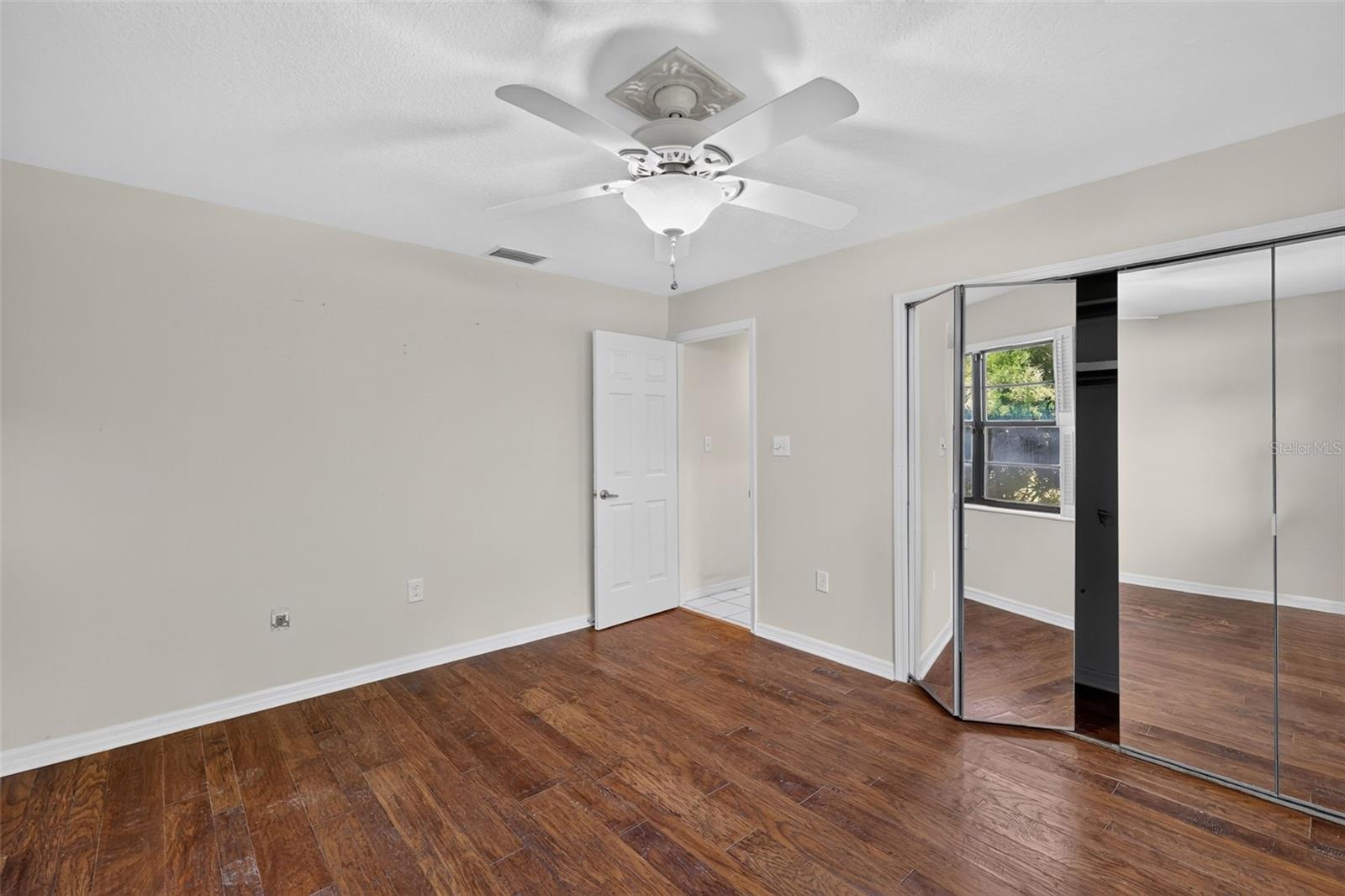 2085 Sussex Dr Property Photo 34