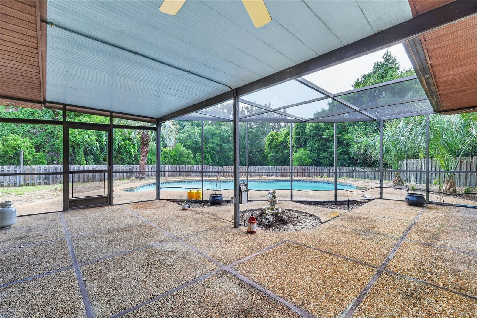 2085 Sussex Dr Property Photo 36