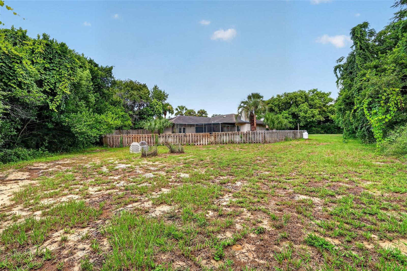 2085 Sussex Dr Property Photo 43
