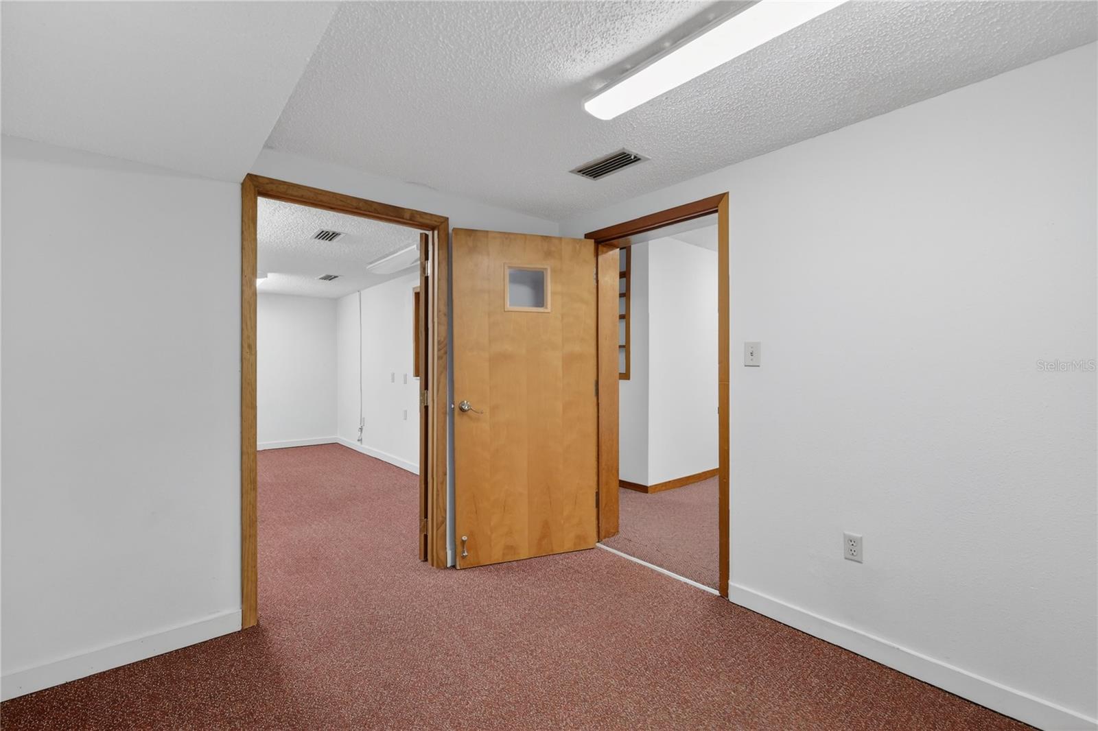 708 Lee St Property Photo 12