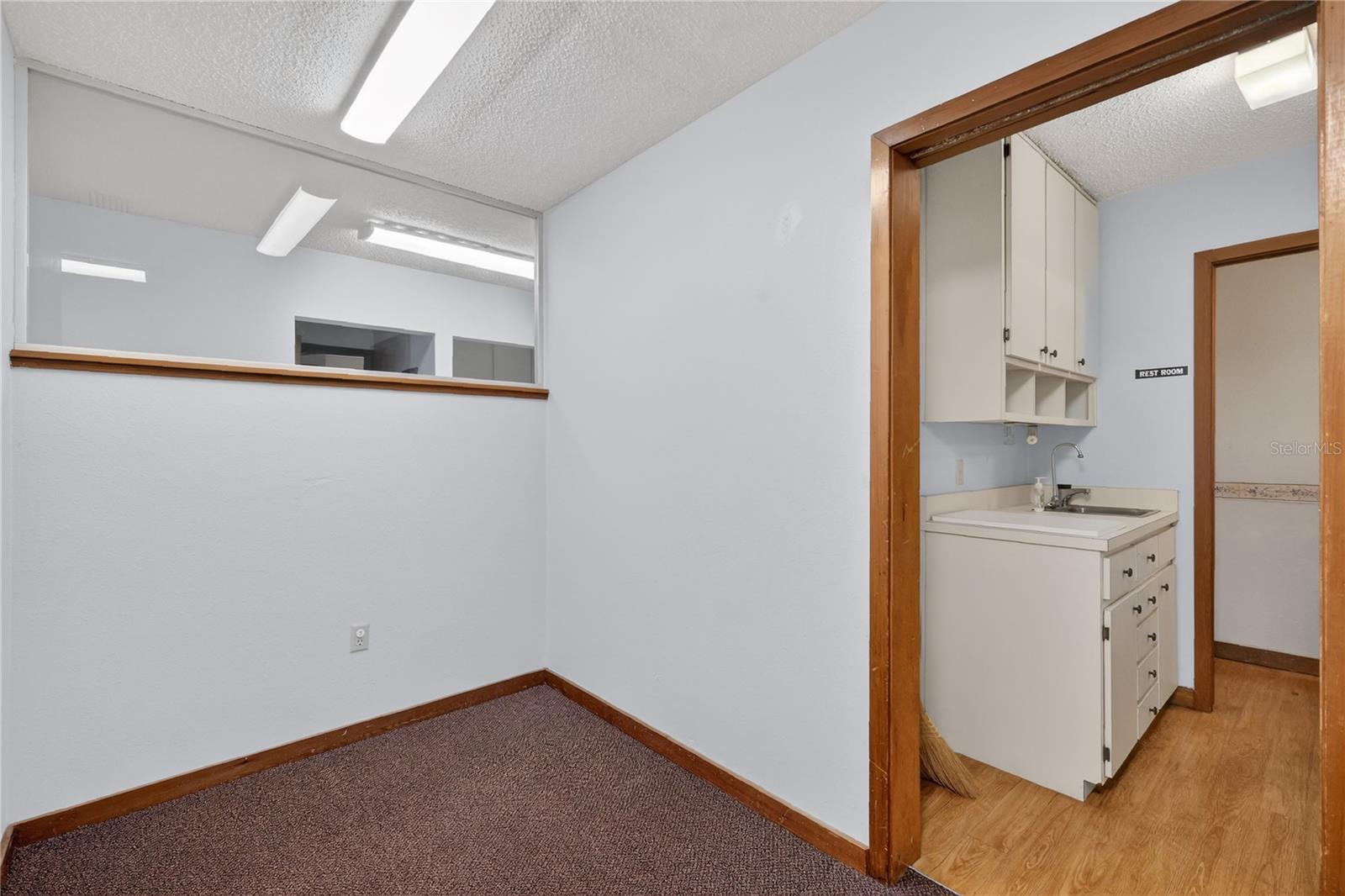 708 Lee St Property Photo 14
