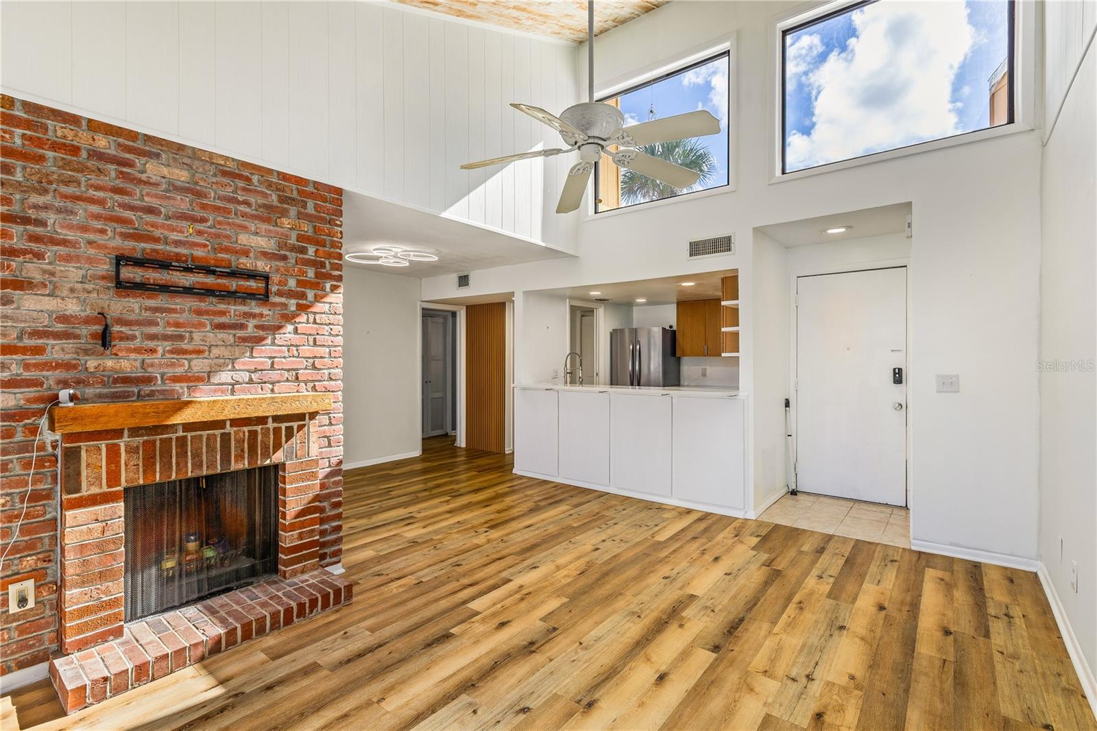 1051 S Highland St #7d Property Photo 4
