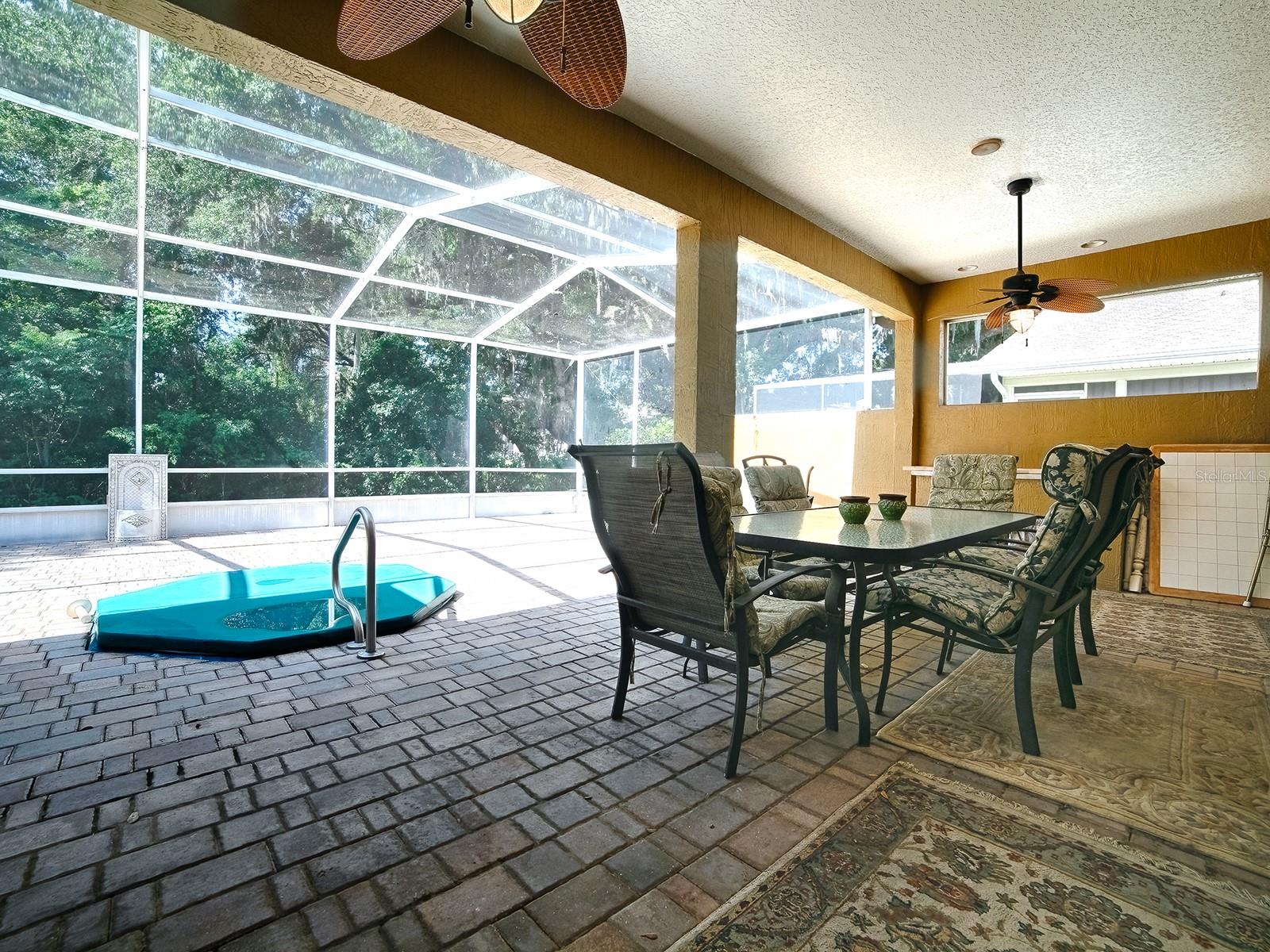 830 Old Oaks Ln Property Photo 3