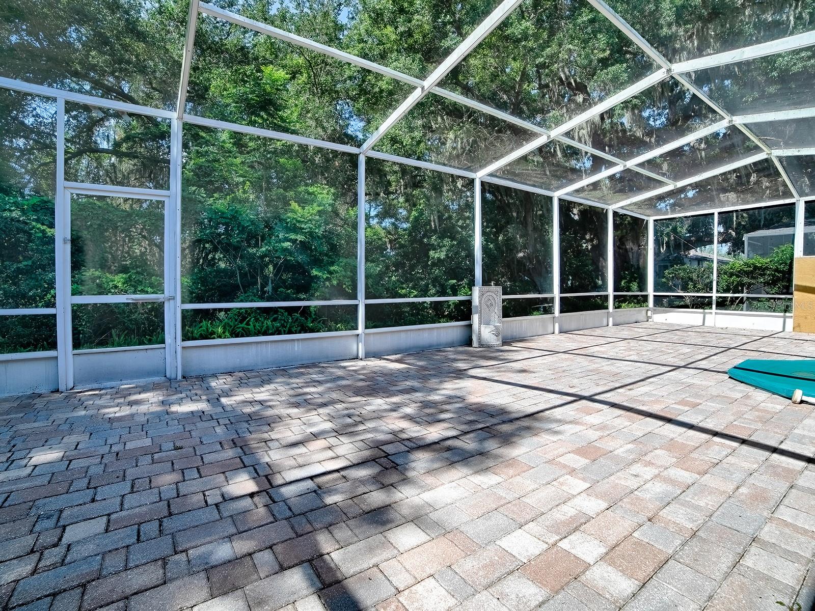 830 Old Oaks Ln Property Photo 5
