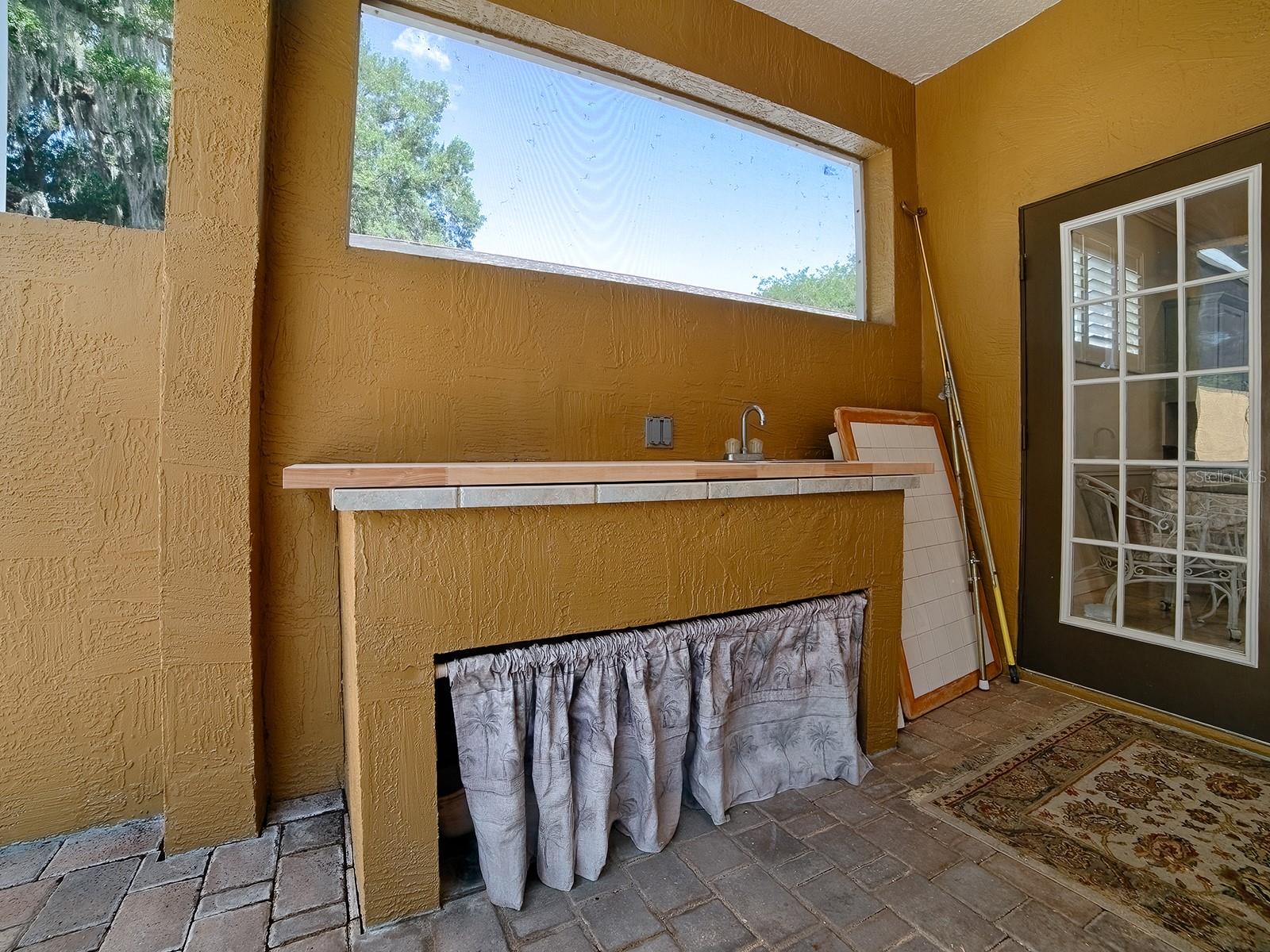 830 Old Oaks Ln Property Photo 8