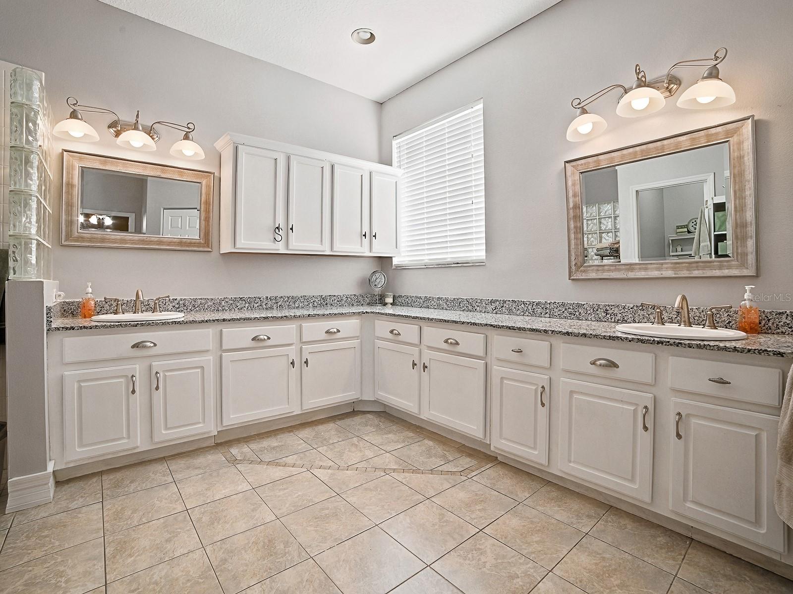 830 Old Oaks Ln Property Photo 36