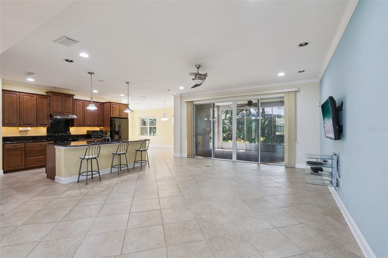 1041 Harmony Ln Property Photo 8