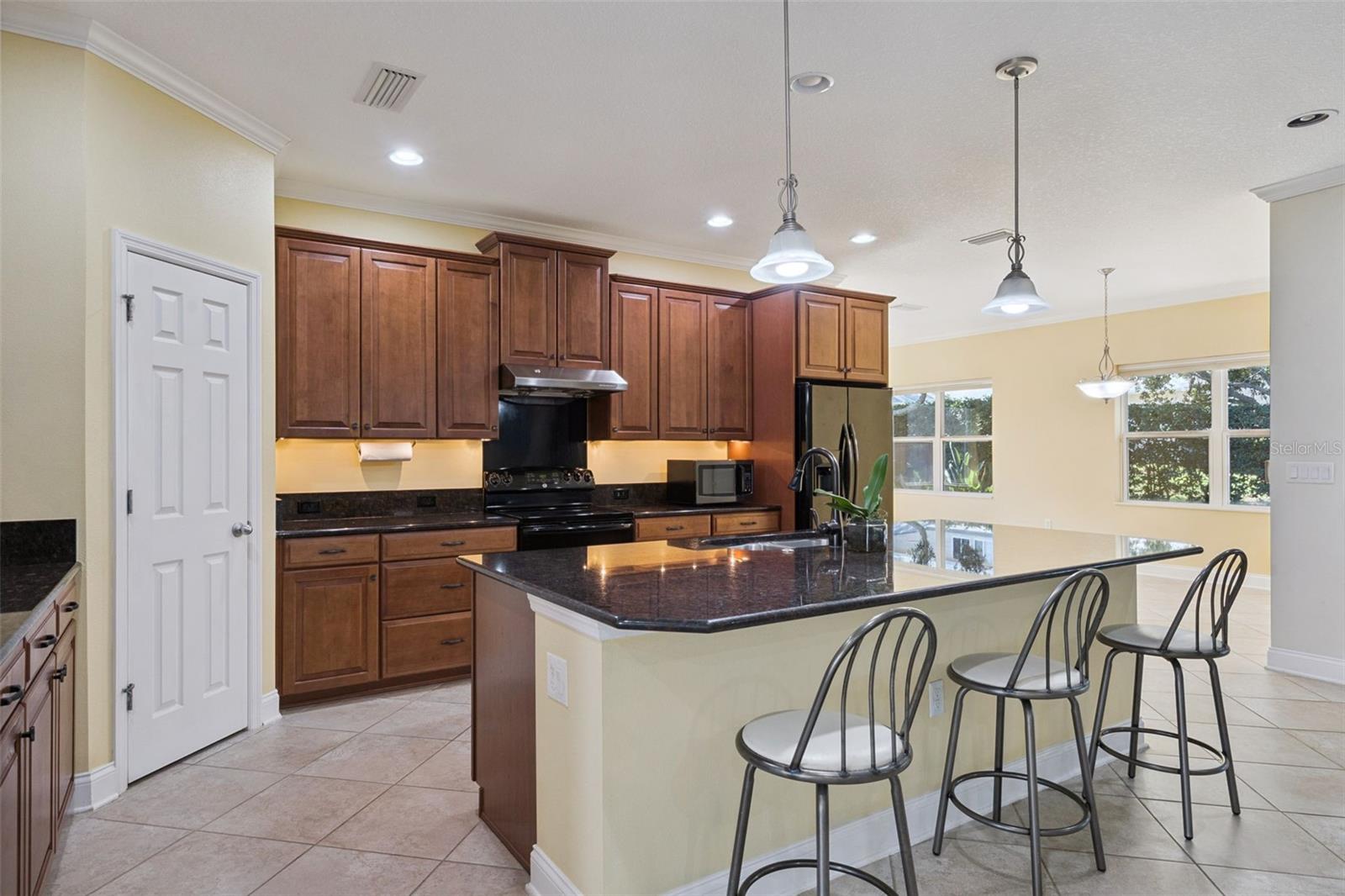 1041 Harmony Ln Property Photo 13