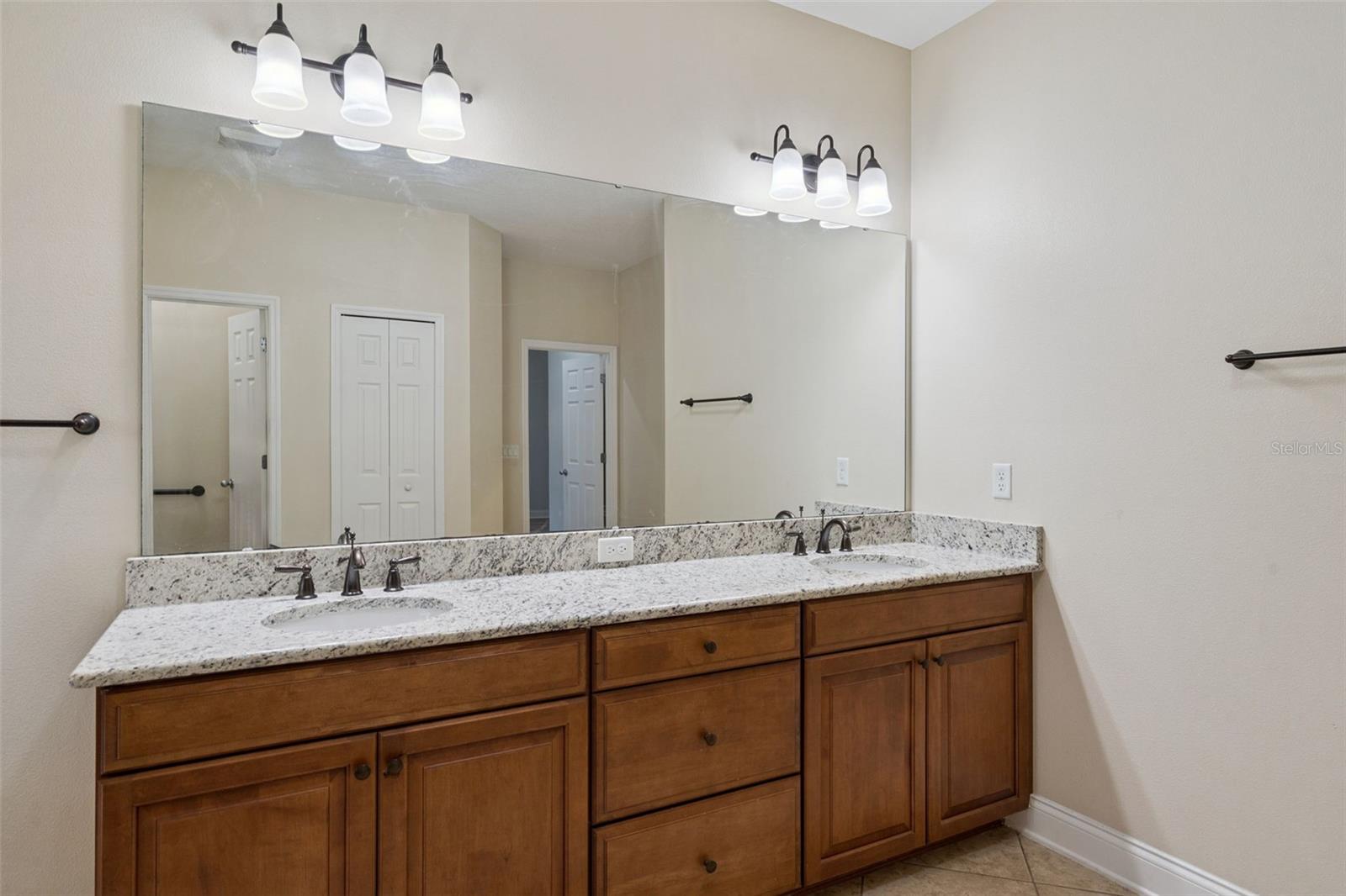 1041 Harmony Ln Property Photo 24