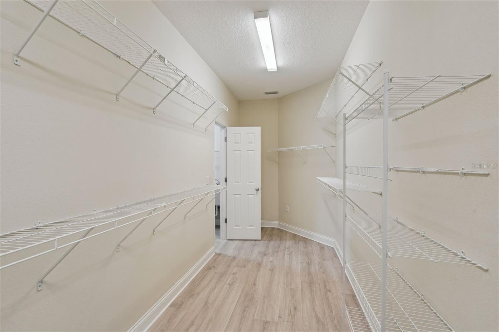 1041 Harmony Ln Property Photo 27