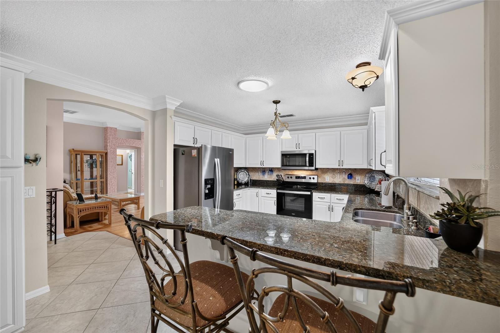1230 Desilva St Property Photo 6
