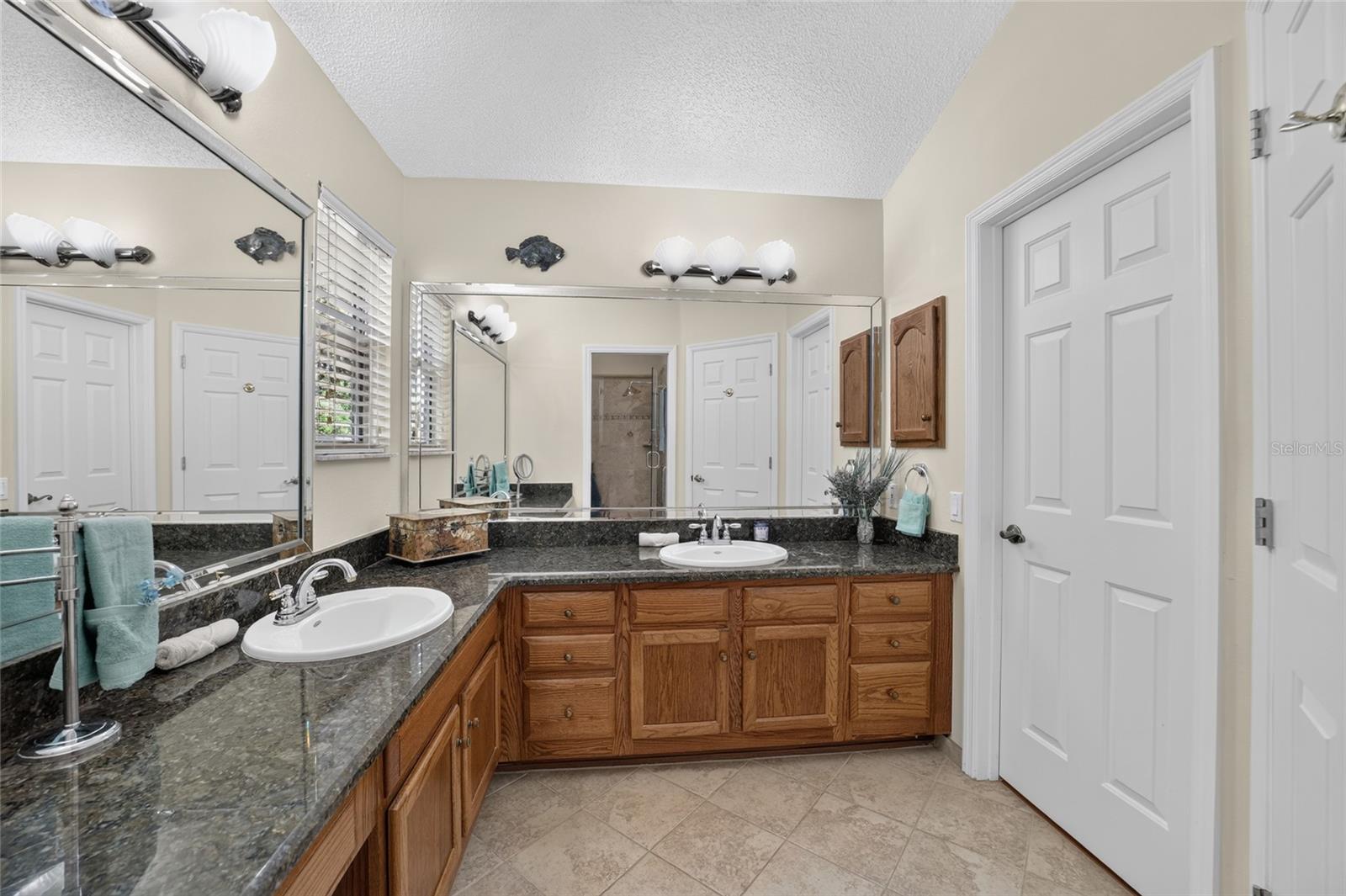 1230 Desilva St Property Photo 43