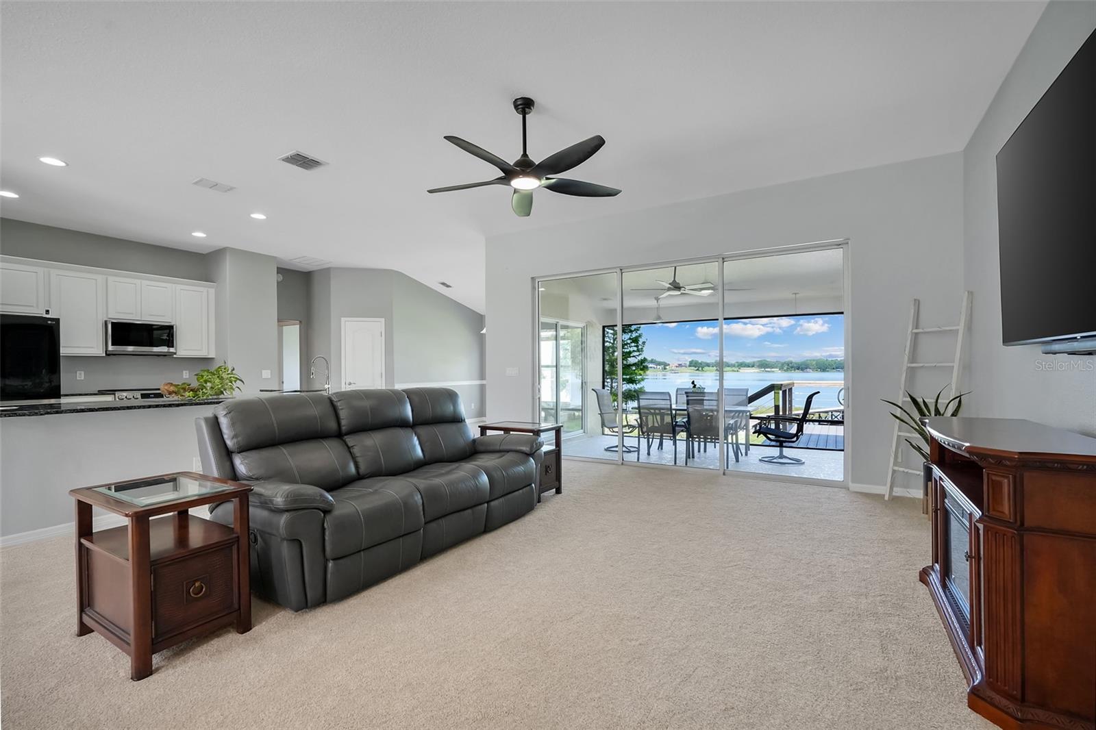 18233 Rose St Property Photo 10