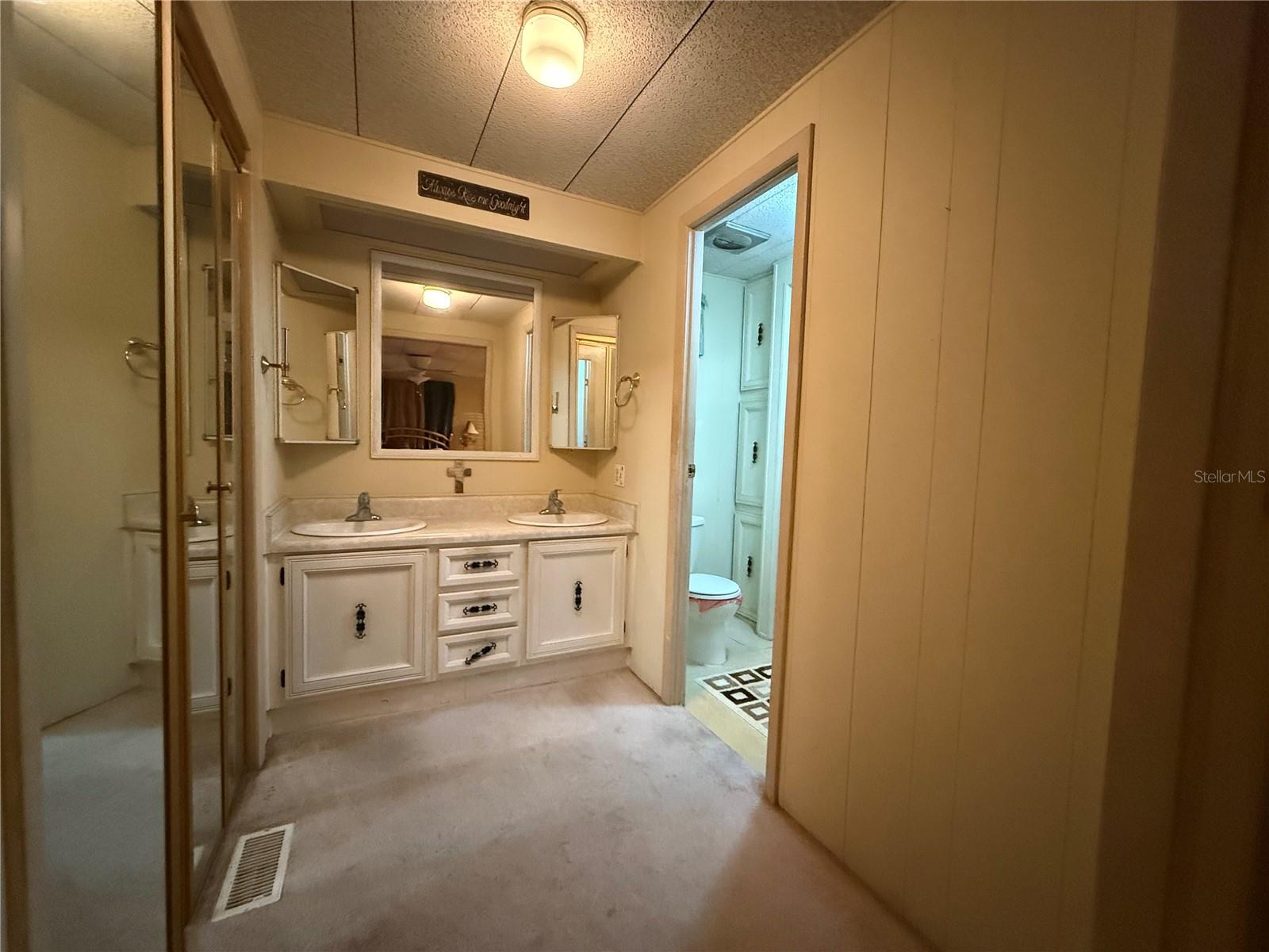 103 N Timber Trl Property Photo 18