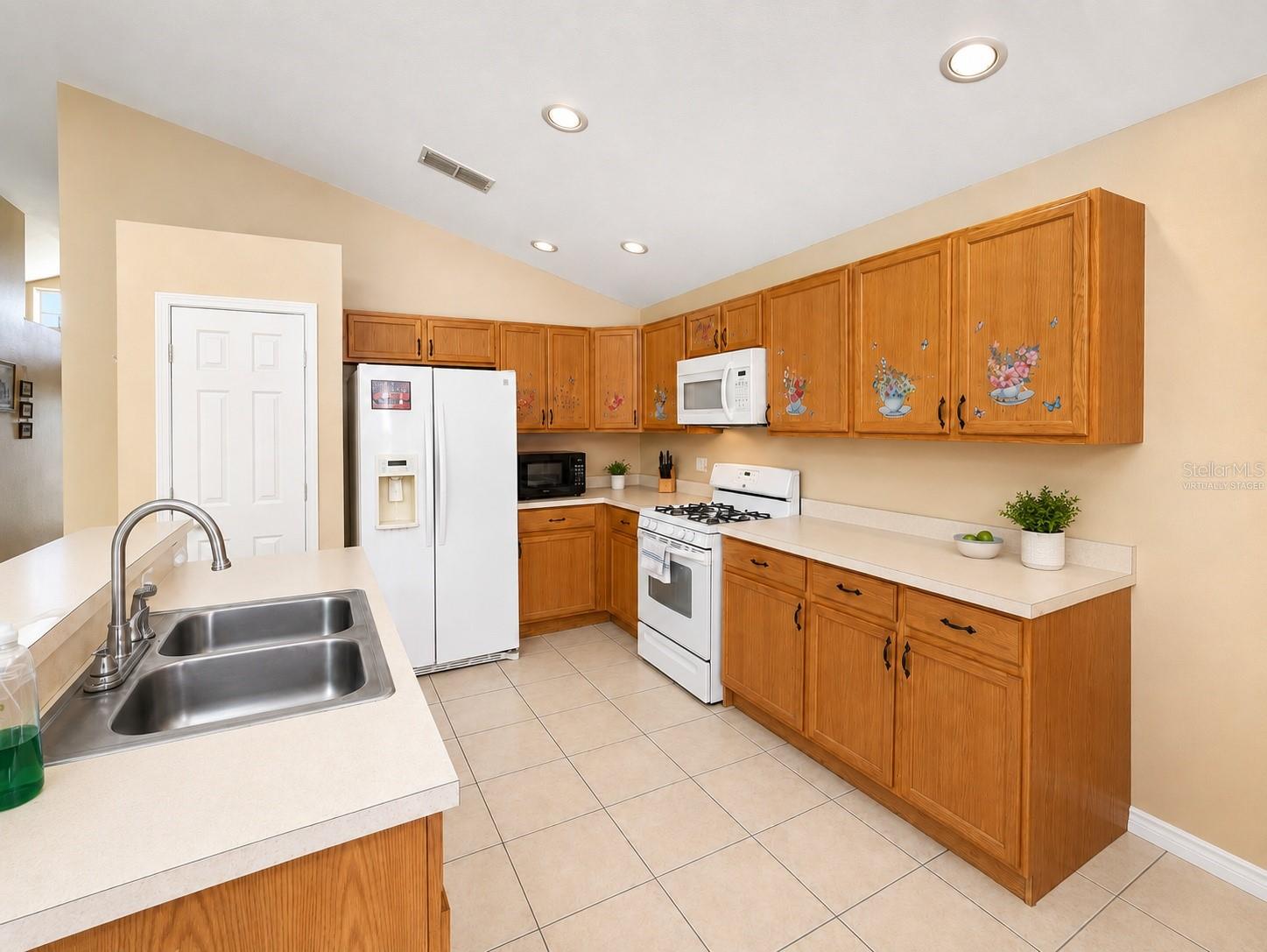 531 Silver Palms Cir Property Photo 3