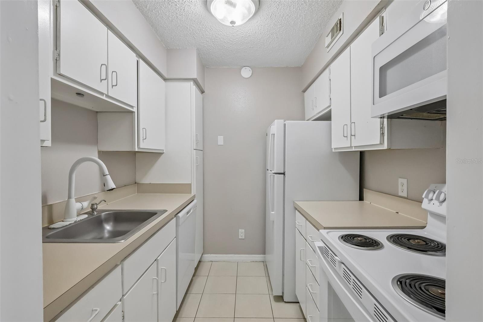 305 Wymore Rd #208 Property Photo 18