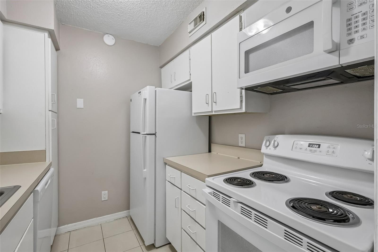 305 Wymore Rd #208 Property Photo 20