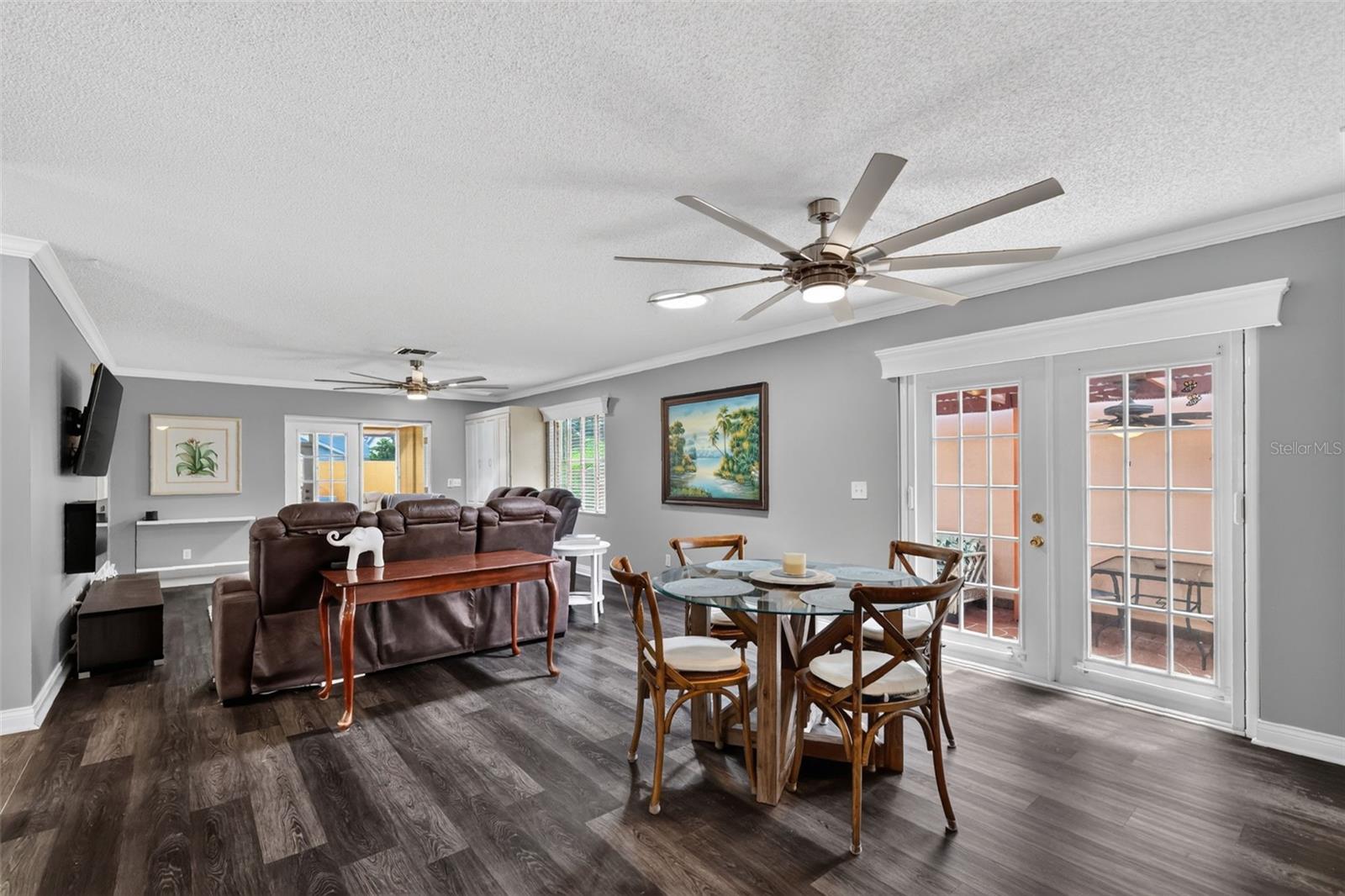 1004 Laredo Ln Property Photo 14
