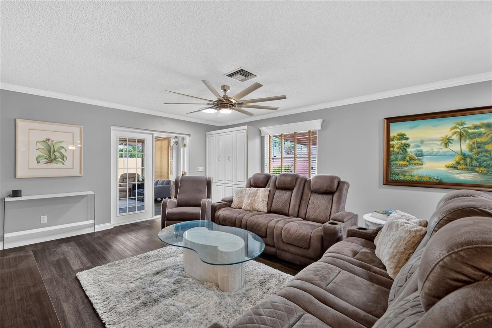 1004 Laredo Ln Property Photo 16