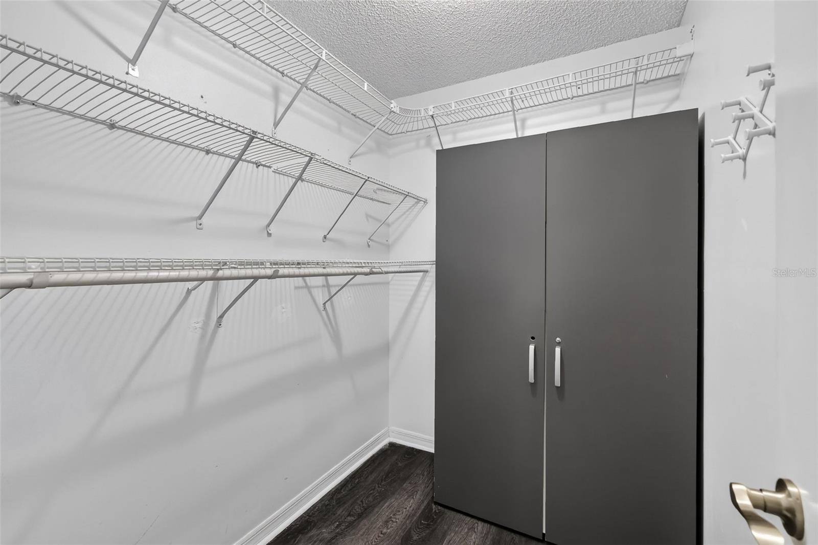 1004 Laredo Ln Property Photo 21
