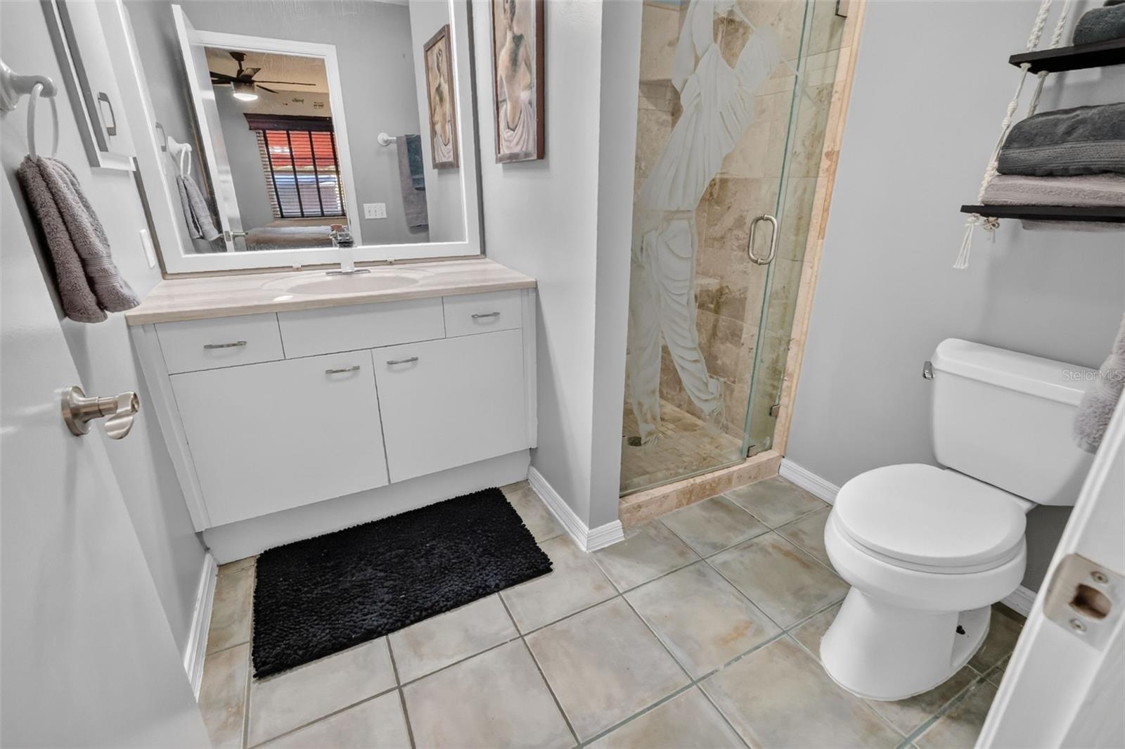 1004 Laredo Ln Property Photo 23